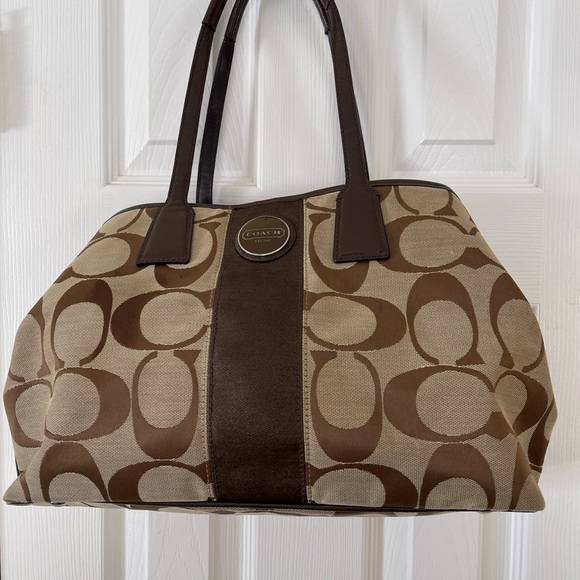GUC,  Coach Large Brown 'C' Hand Bag, very spacious! - Picture 1 of 12